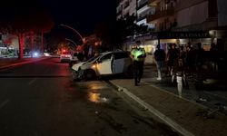 Kaza yaptı, otomobili bırakıp kaçtı