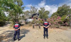 Kemer’de kaçak bungalovlar yıkıldı