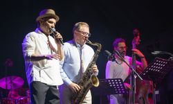 Kenan Doğulu’nun caz yorumu büyüledi: Festivalde unutulmaz açılış