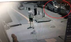 Kırmızı ışıkta duran araca çarptı: Kaza anı kaydedildi