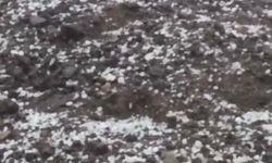 Kumluca’da sağanak doluya döndü, seralar zarar gördü