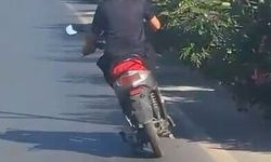Canını hiçe saydı: Akan trafikte tehlikeli motosiklet şovu