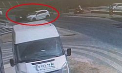 Alt geçit dururken köprüye çıktı, yabancı plakalı lüks araç kazaya karıştı