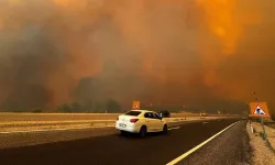 Antalya’ya ulaşımda yangın engeli! Fethiye-Antalya kara yolu trafiğe kapatıldı