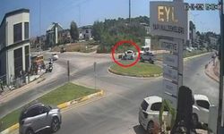 Kavşakta kaza sonrası ortalık karıştı: Yumruk attığı cam başına iş açtı