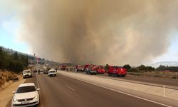 Kumluca’da orman yangını! Antalya-Kumluca D400 kara yolu trafiğe kapatıldı