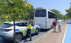 Manavgat’ta motosiklet otel servisine çarptı: 1 yaralı
