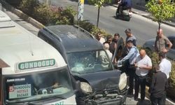 Manavgat’ta zincirleme tehlike: Yayalara yol veren minibüse çarptı