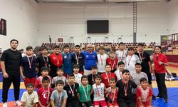 Minik pehlivanlardan Kepez'e 56 madalyalık gurur