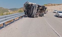 Tır devrildi, sürücüsü yaralandı!
