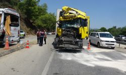 Antalya-Kemer yolunda feci kaza! Yolcu midibüsü devrildi, 11 yaralı