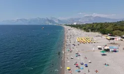 Konyaaltı Plajı’nda dikkat çeken görüntü! Özellikle çocuklar risk altında