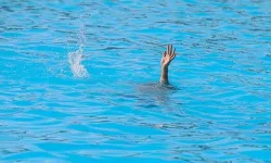Serik’te denizde boğuluyordu! Sağlık çalışanı tahta kaşıkla hayatını kurtardı