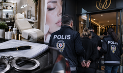 Güzellik hizmeti vaadiyle gelenlere icra şoku! Antalya’da operasyon düzenlendi