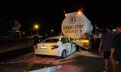 Otomobil tankerin arkasına saplandı! Aracı çıkarmak için 50 ton yakıt boşaltıldı