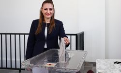 Büşra Özdemir sandık başına gitti! Oyunu kullandı