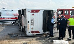 Antalya-Isparta yolunda korkutan kaza! Midibüs devrildi, çok sayıda yaralılar var
