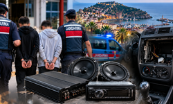 Otomobilden ses sistemi çalındı! Hırsızlar çocuk çıktı