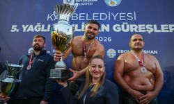 Kaş Yağlı Güreşleri’nin başpehlivanı Erkan Taş oldu