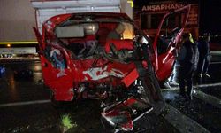 Manavgat’ta kamyon refüjü aşıp karşı şeride geçti