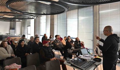 Muratpaşa’da podcast meraklıları bir araya geldi