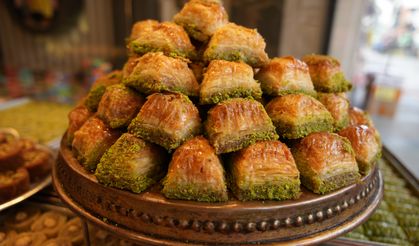 BAYRAM HAZIRLIĞINDA 'TATLI' TELAŞ BAŞLADI