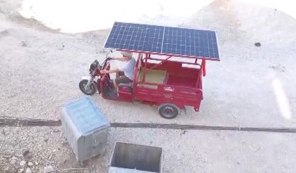 Muğla’da motosikletine bağladığı güneş paneli sayesinde tasarruf ediyor