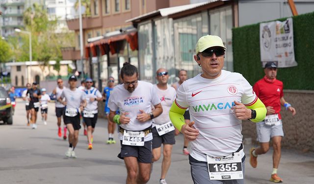RUNTALYA MARATONU NEFES KESTİ