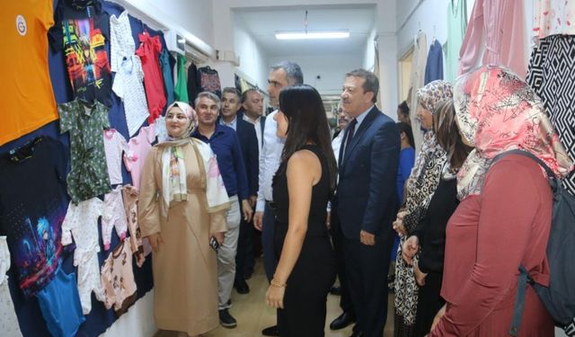 ADEM kursiyerleri Kozan’da emeğini sergiledi: 60 kadına başarı belgesi