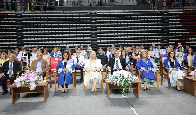 Akdeniz Üniversitesi Tıp Fakültesi 289 yeni hekimi uğurladı