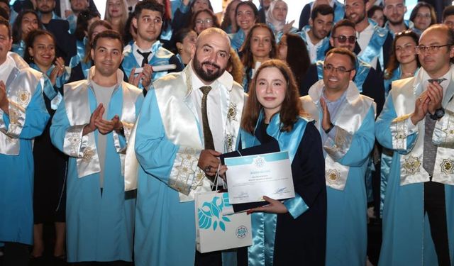 ALKÜ, 10’ncu yılını mezuniyet coşkusuyla taçlandırdı