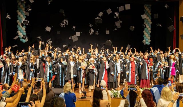 Başkan Kara mezuniyete katıldı: “Gençlere güvenimiz tam”