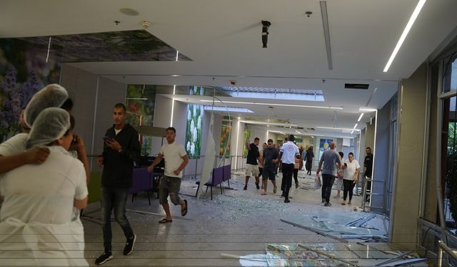 İran bu kez İsrail'de hastane borsa binasını isabet aldı