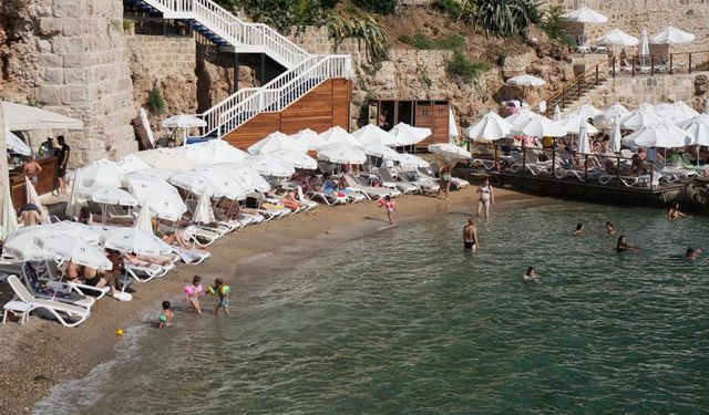 Kaleiçi Plajı’nda tuvalet ücreti şok yarattı: Yerliye 30 TL, turiste 1 Euro