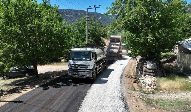 Kaş’ın kırsal yolları asfalta kavuşuyor