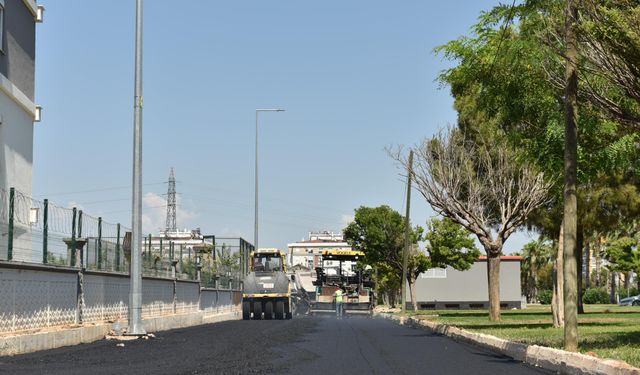 Kepez Belediyesin’den Baraj Mahallesi’ne asfalt çalışması