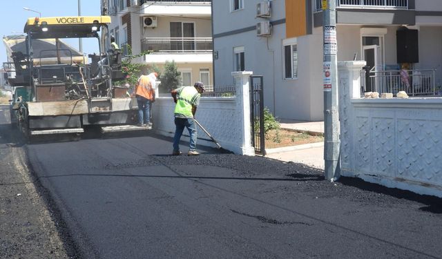 Kepez’de yol çalışması: 150 ton asfalt serimi gerçekleştirildi