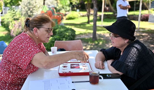 Muratpaşa Yaşlı Evleri’nde mangala turnuvası heyecanı