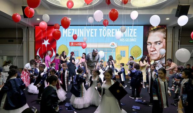 Antalya OSB’de minik öğrenciler kep attı