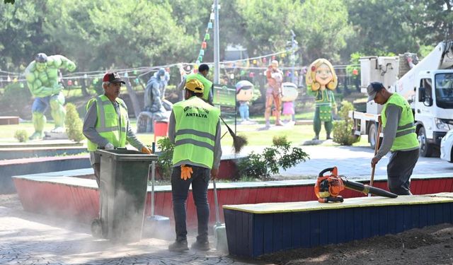 Kepez’de Sarnıç Parkı kirlilikten arındırıldı