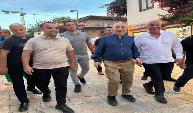 Ümit Özdağ Antalya’da esnafla buluştu