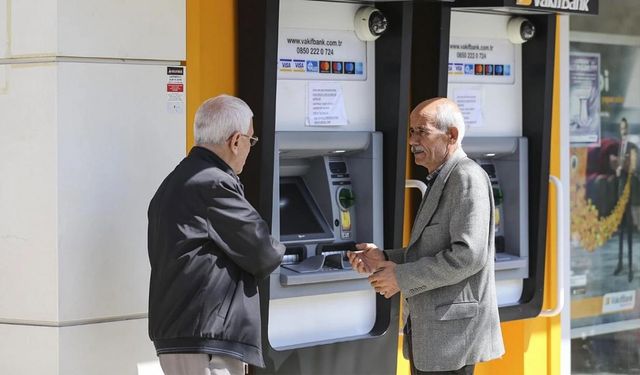 Emekli maaşı alanlar dikkat! Emekli promosyon ücretlerine zam geldi