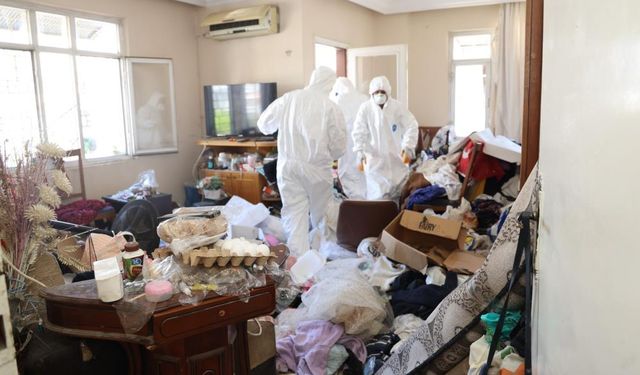 Mersin’de bir evden 6 ton çöp çıkarıldı