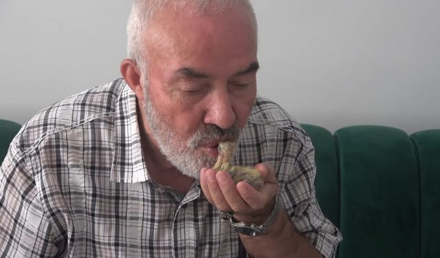 Ölmek üzereyken buldu, ağzıyla besleyerek hayata döndürdü