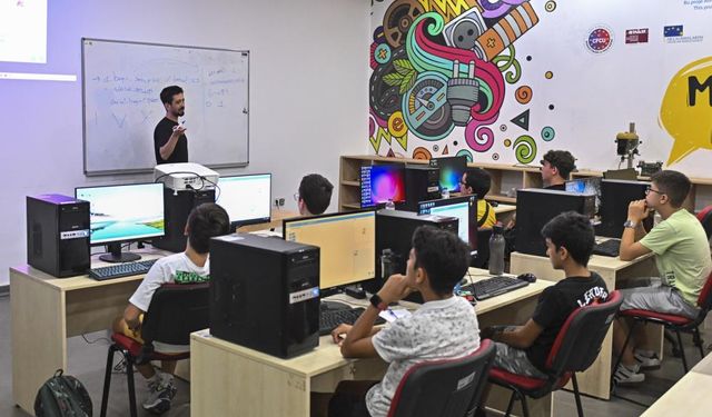 Antalya’da geleceğin mesleğine yönelik eğitim: Kodlama