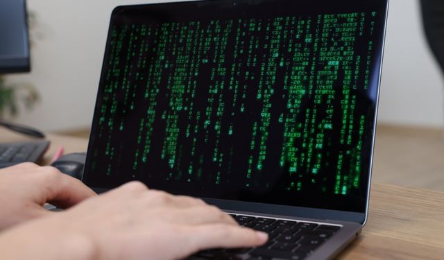 Siber ile gerçek dünya karışıyor, çocuklar suça yöneliyor