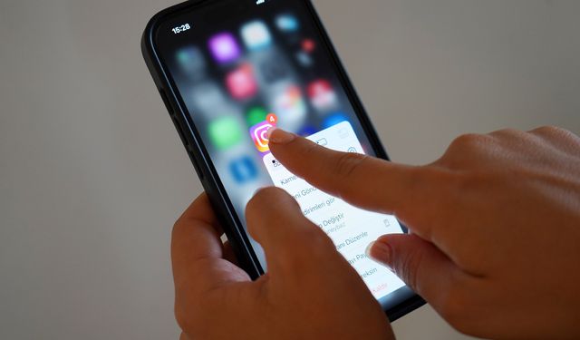 Sosyal medyadan tanışıp evinde davet etti, sevgilisiyle birlikte gasp etti!