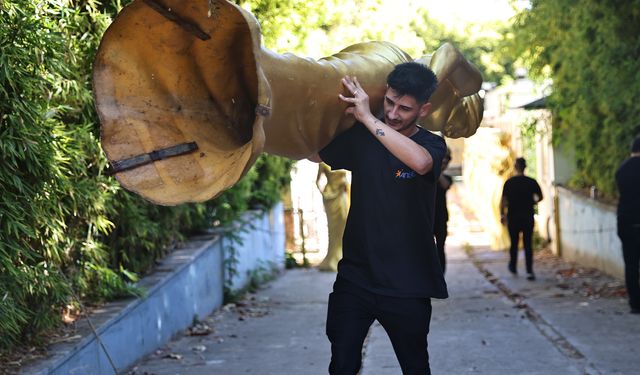 Altın Portakal habercisi 'Venüs' heykeli kenti süsledi