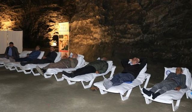 Nefes almak için yerin 150 metre altına iniyorlar