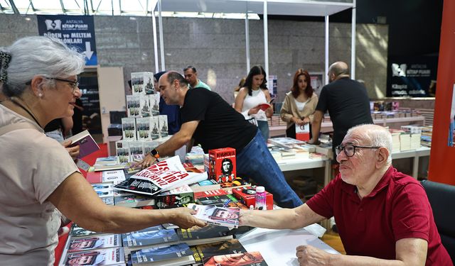 15. Antalya Kitap Fuarı rekor katılımla devam ediyor
